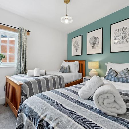 2 Bedrooms Stunning Westgate Cottage Retreat, Central Winchester, Free On-Street Parking Permit, With Garden Close To Cathedral - Sleeps 6, Pets Are Welcome, Summer Special Offer! - By Blue Puffin Stays Buitenkant foto