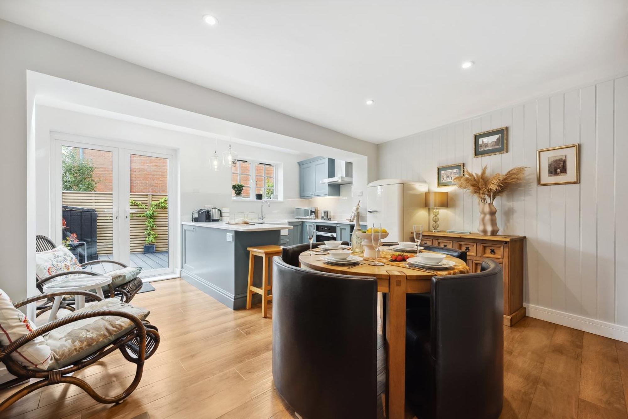 2 Bedrooms Stunning Westgate Cottage Retreat, Central Winchester, Free On-Street Parking Permit, With Garden Close To Cathedral - Sleeps 6, Pets Are Welcome, Summer Special Offer! - By Blue Puffin Stays Buitenkant foto