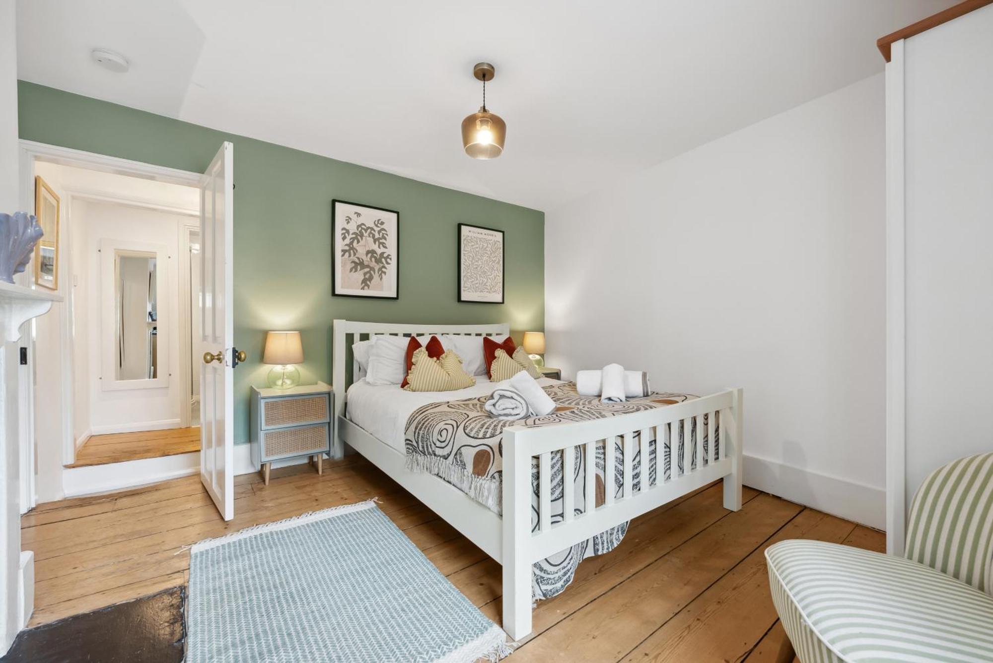2 Bedrooms Stunning Westgate Cottage Retreat, Central Winchester, Free On-Street Parking Permit, With Garden Close To Cathedral - Sleeps 6, Pets Are Welcome, Summer Special Offer! - By Blue Puffin Stays Buitenkant foto