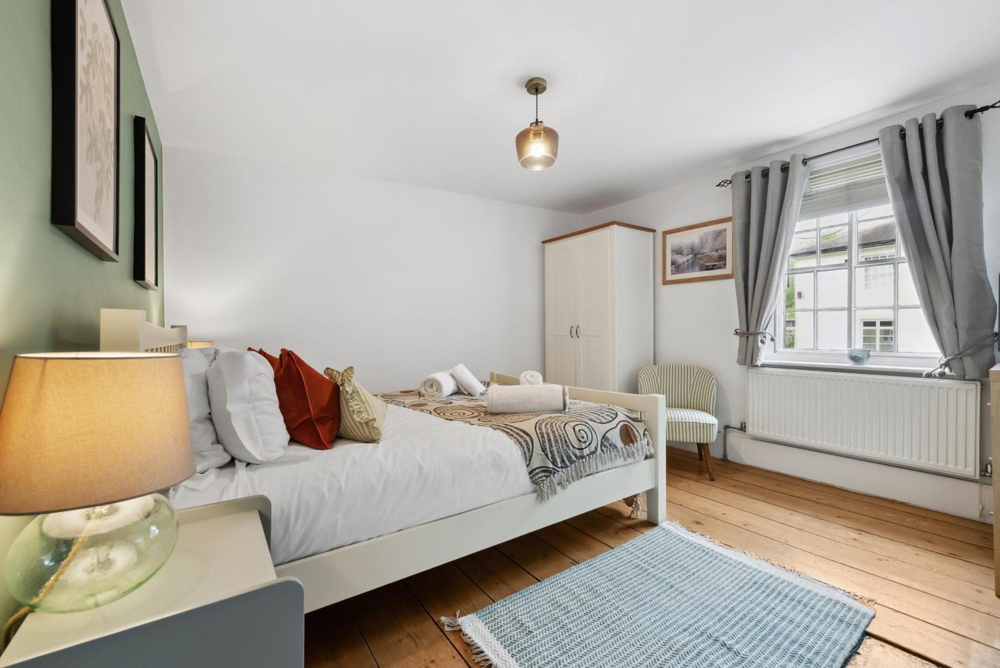 2 Bedrooms Stunning Westgate Cottage Retreat, Central Winchester, Free On-Street Parking Permit, With Garden Close To Cathedral - Sleeps 6, Pets Are Welcome, Summer Special Offer! - By Blue Puffin Stays Buitenkant foto