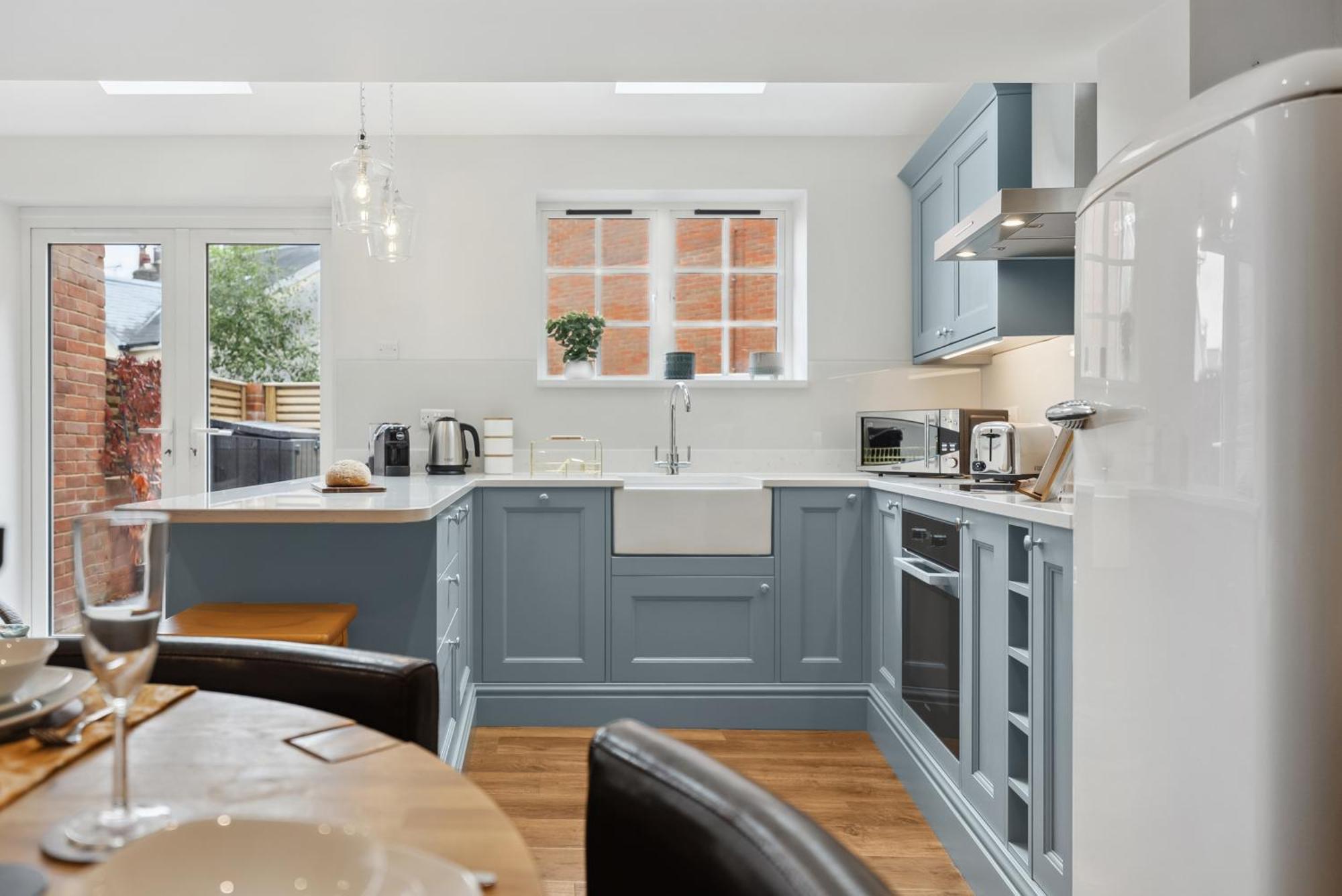 2 Bedrooms Stunning Westgate Cottage Retreat, Central Winchester, Free On-Street Parking Permit, With Garden Close To Cathedral - Sleeps 6, Pets Are Welcome, Summer Special Offer! - By Blue Puffin Stays Buitenkant foto