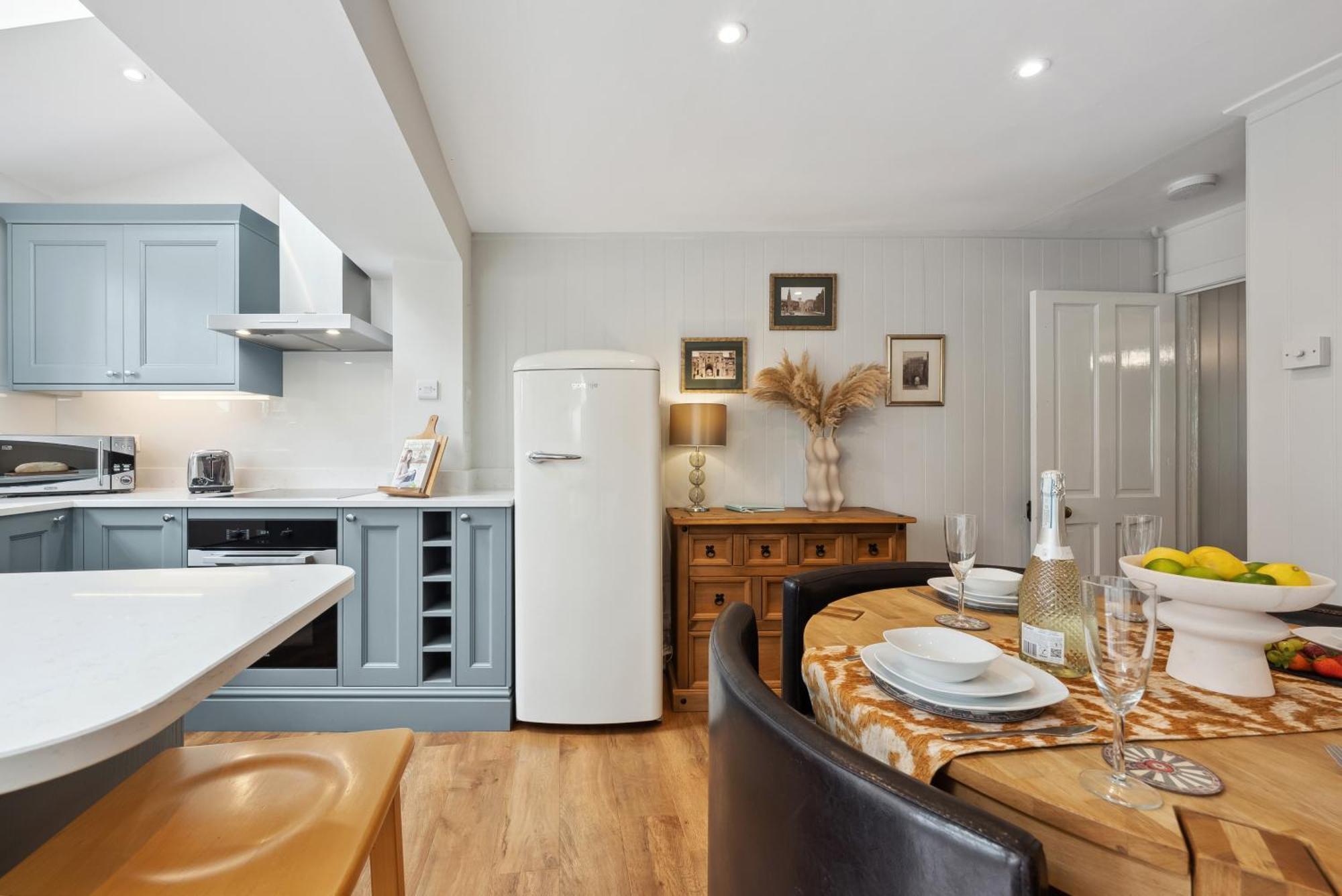 2 Bedrooms Stunning Westgate Cottage Retreat, Central Winchester, Free On-Street Parking Permit, With Garden Close To Cathedral - Sleeps 6, Pets Are Welcome, Summer Special Offer! - By Blue Puffin Stays Buitenkant foto