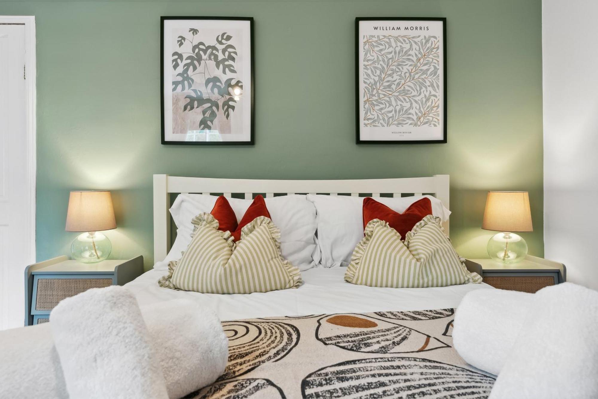 2 Bedrooms Stunning Westgate Cottage Retreat, Central Winchester, Free On-Street Parking Permit, With Garden Close To Cathedral - Sleeps 6, Pets Are Welcome, Summer Special Offer! - By Blue Puffin Stays Buitenkant foto